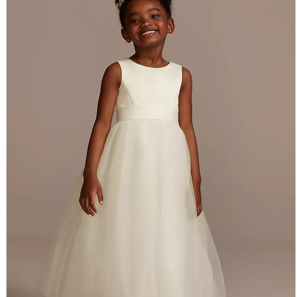 Elegant White Kids Dress - Picture 4 of 5